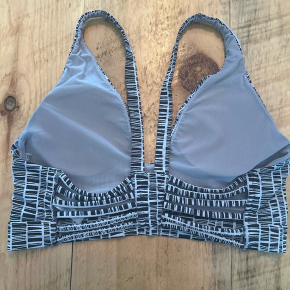 Victoria Secret Sport brand sports bra size medium. EUC - Picture 3 of 4